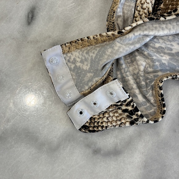 Zaful Snake Print Bodysuit, One Shoulder, Cut Out, Snap Closure Size 4 NWOT. - Picture 3 of 5